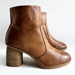 Korks Brown Stacked Heel Ankle Boots With Inside Zippers, Size 9
